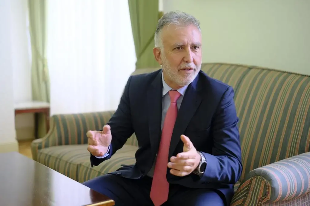 Ángel Víctor Torres Defiende su Legado Político en Medio de Controversias