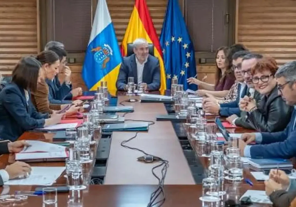 Canarias Busca Ampliar sus Competencias en Aeropuertos y Fiscalidad
