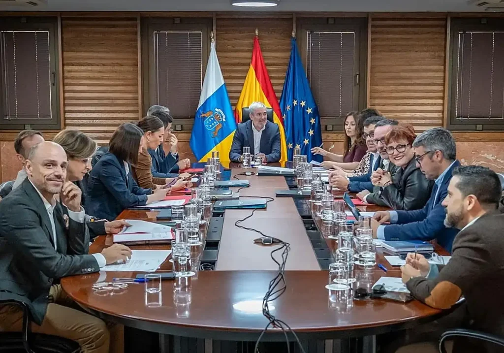 Canarias Busca Ampliar sus Competencias en Aeropuertos y Fiscalidad