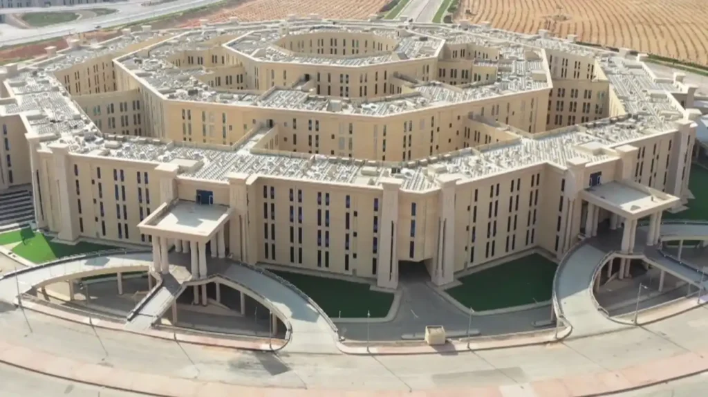 Contenedores marítimos para granjas: innovación avícola sostenible en Canarias