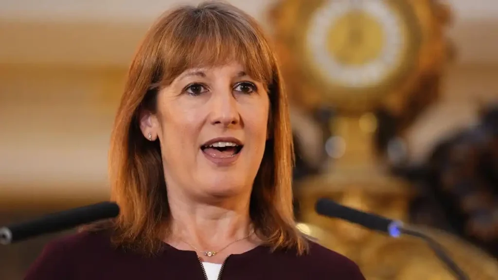 Controversia en el Gobierno Británico por el Alquiler Ilegal de una Propiedad