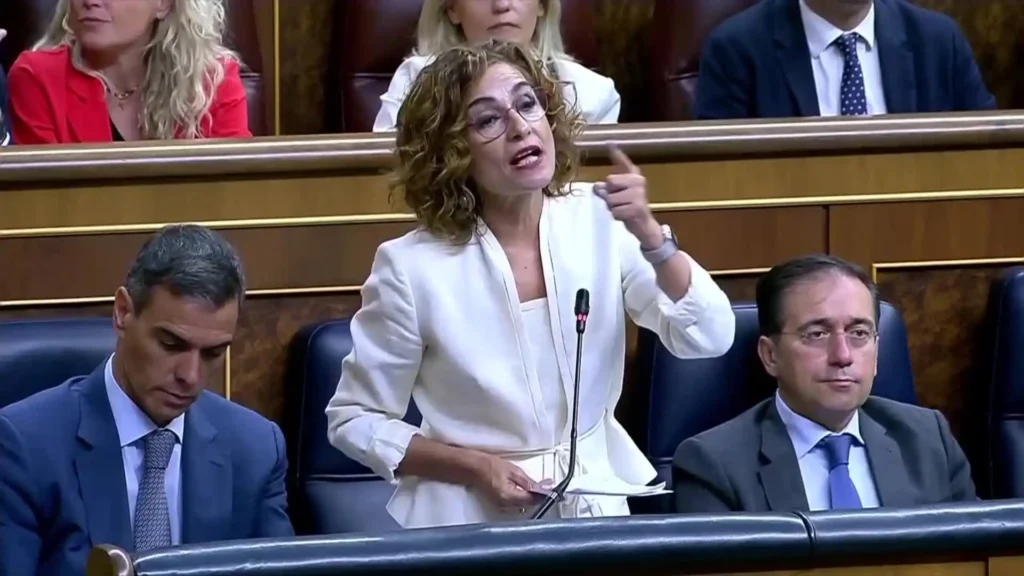 Corrupción en Andalucía: Feijóo acusa a Montero y vincula Hacienda con casos judiciales