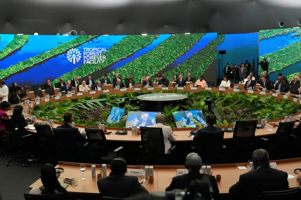 Desafíos y Reacciones en la Cumbre Climática de Belém: Un Acuerdo Insatisfactorio