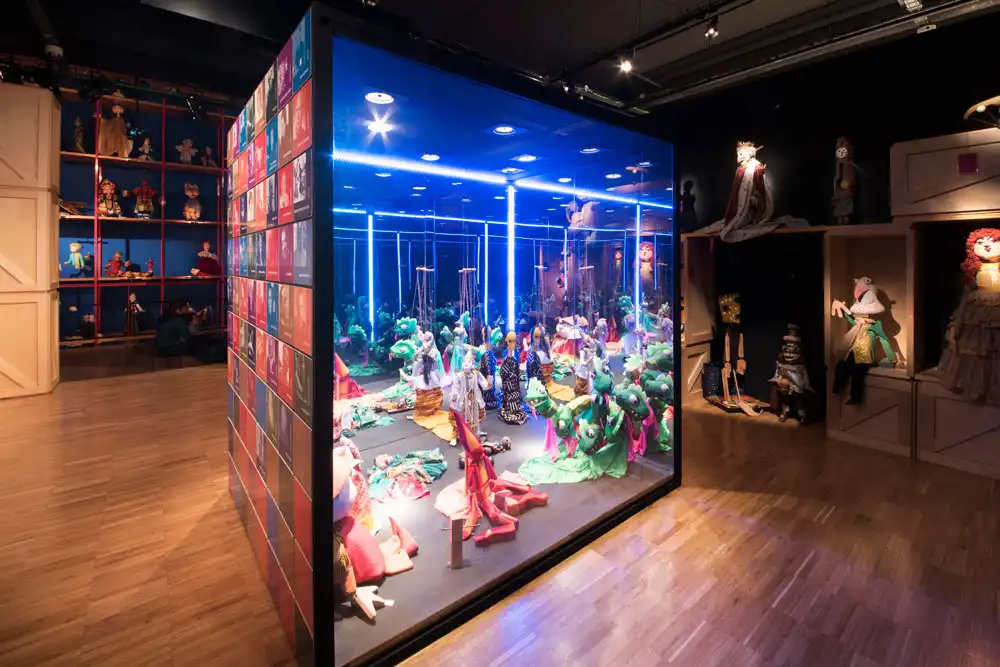 Descubre la Magia de los Títeres en la Nueva Exposición ‘Artilugios’ del Museo El Taller de Títeres