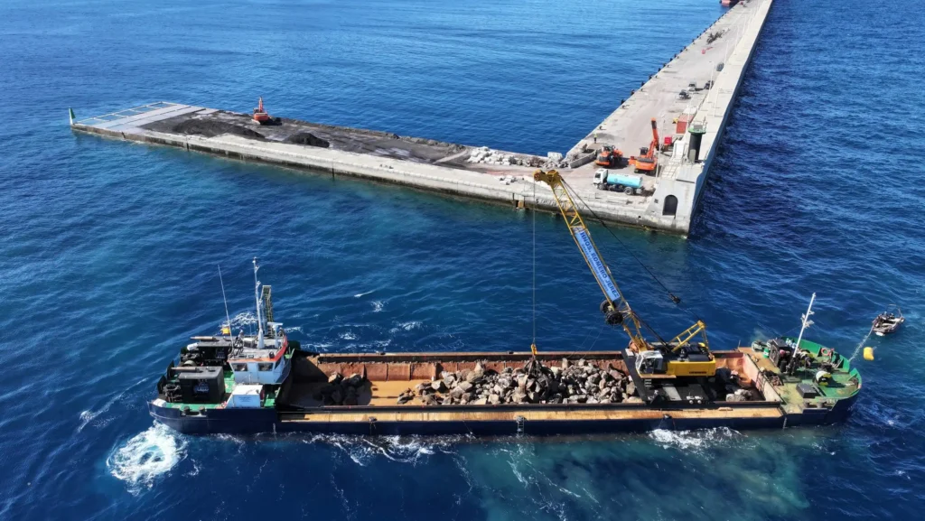 El Puerto de Las Palmas Refuerza su Infraestructura con la Nueva Prolongación del Dique de la Esfinge