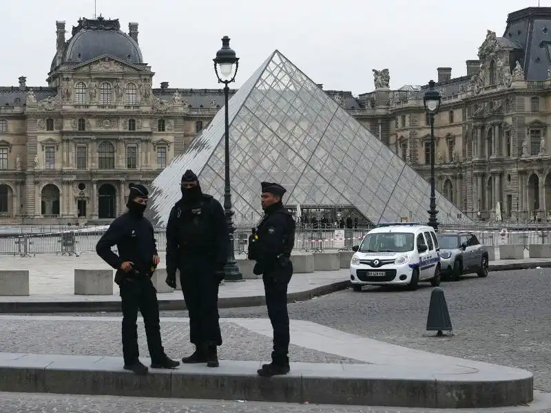 El Robo del Louvre: Revelaciones sobre la Seguridad del Museo