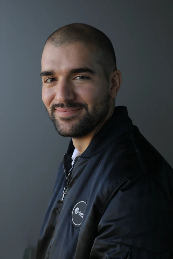 El joven ingeniero que lleva la tecnología espacial desde Madrid al mundo