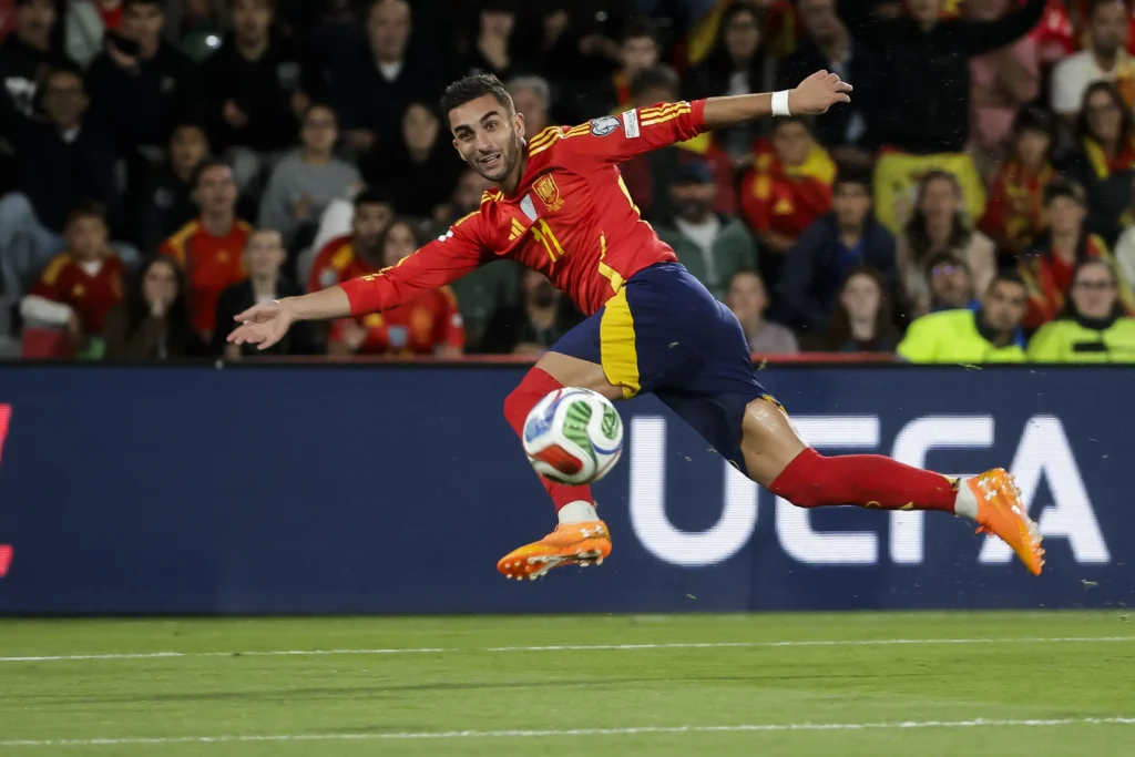 Ferran Torres se Retira de la Concentración de la Selección Española por Lesiones