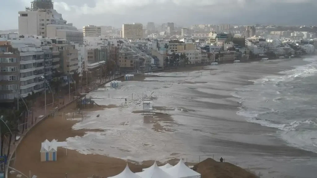 Impacto de la Borrasca Emilia en Canarias: Incidencias y Respuestas de Emergencia