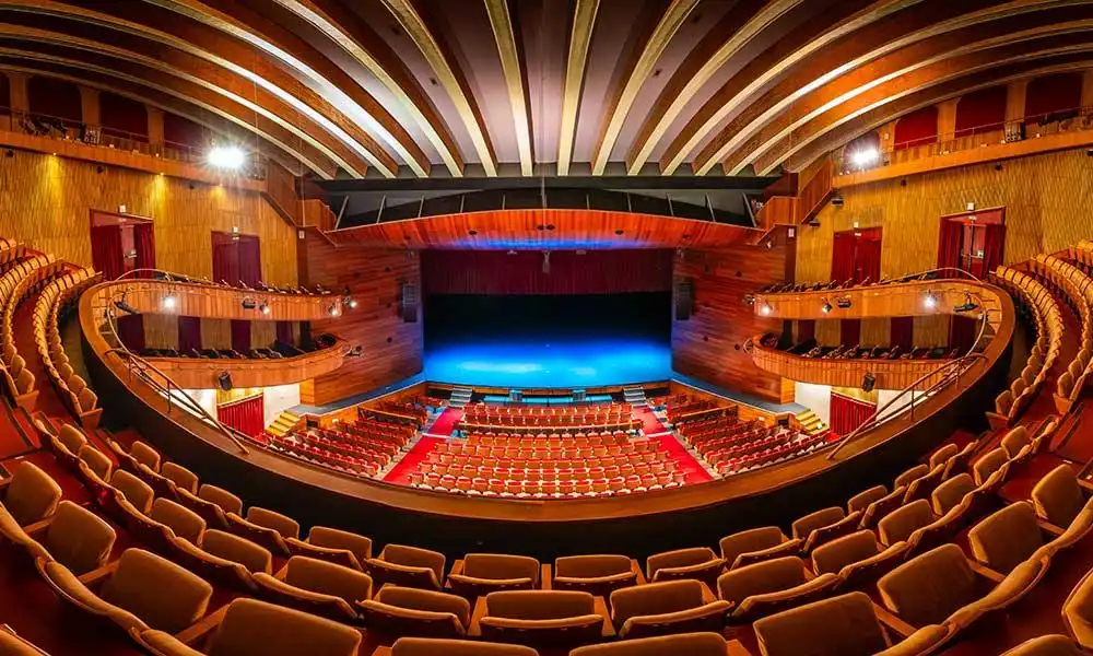La Vibrante Temporada Cultural en el Teatro de la Laboral de Gijón