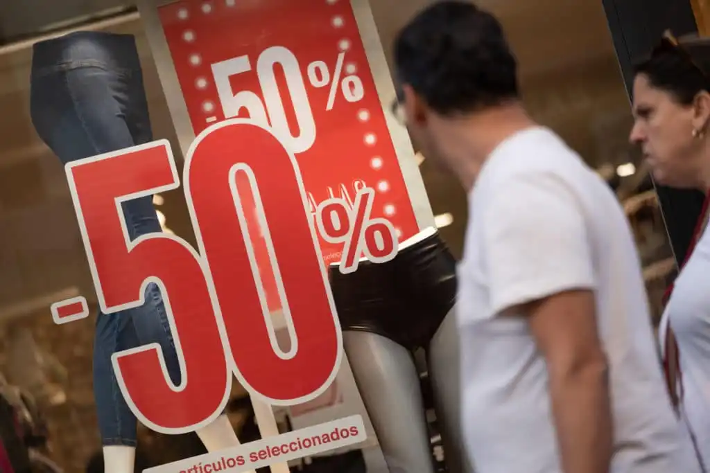 Las Rebajas de Invierno en Canarias: Un Análisis del Comercio Post-Navideño