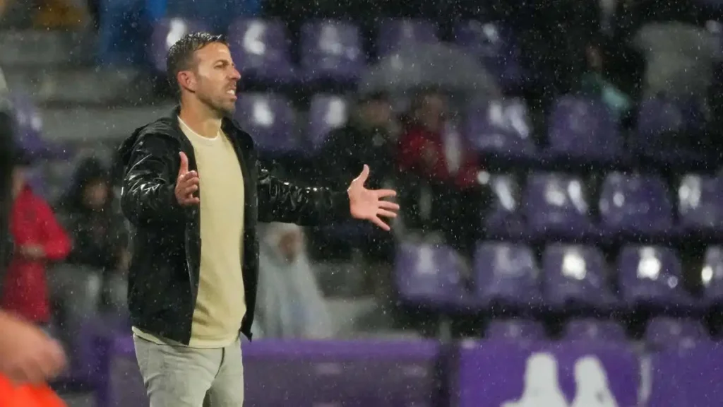 Luis García Celebra el Éxito de la UD Las Palmas en Valladolid