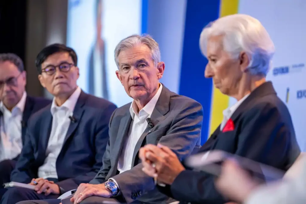 Solidaridad Internacional: Banqueros Centrales Respaldan a Jerome Powell en Tiempos de Crisis