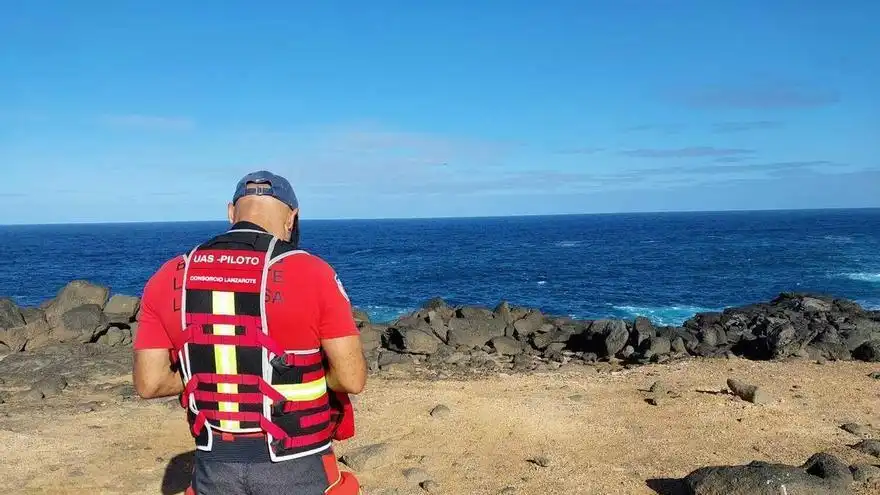 Tragedia en Lanzarote: Rescate de un Bañista Desaparecido en Los Charcones