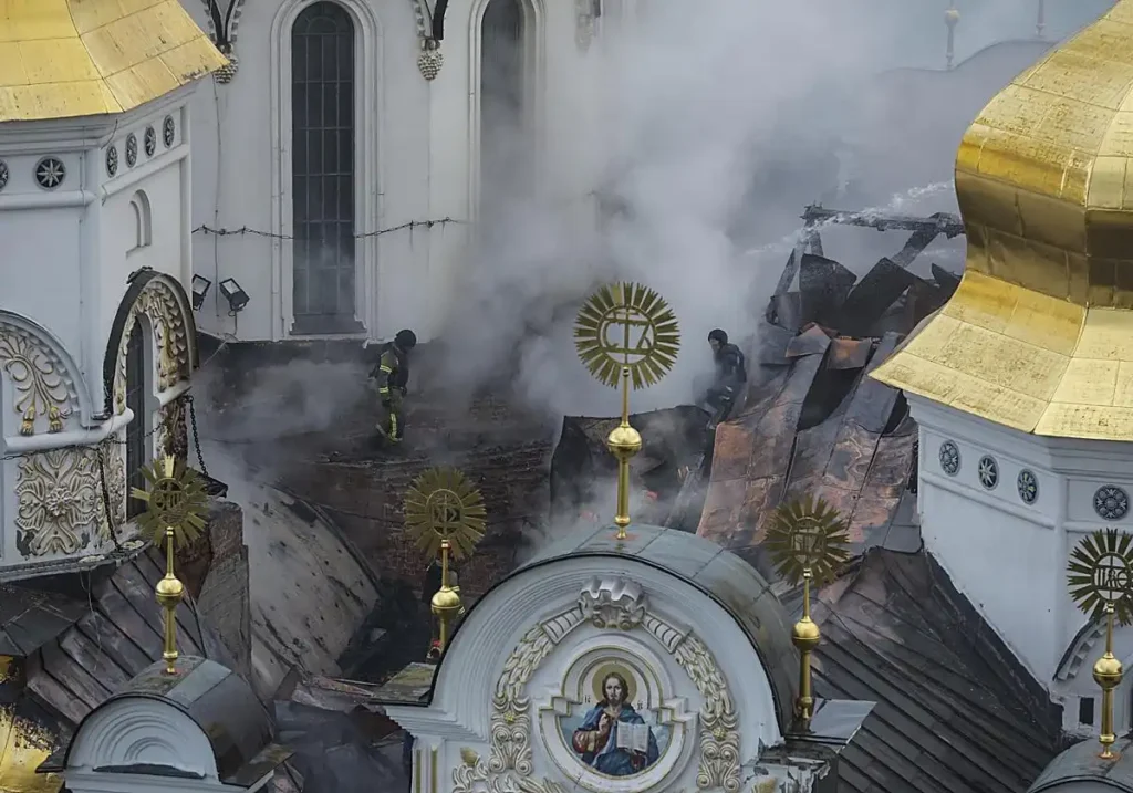 Ataque a la catedral de la Dormición en Kiev: ¿qué implica la destrucción de un Patrimonio de la Humanidad?