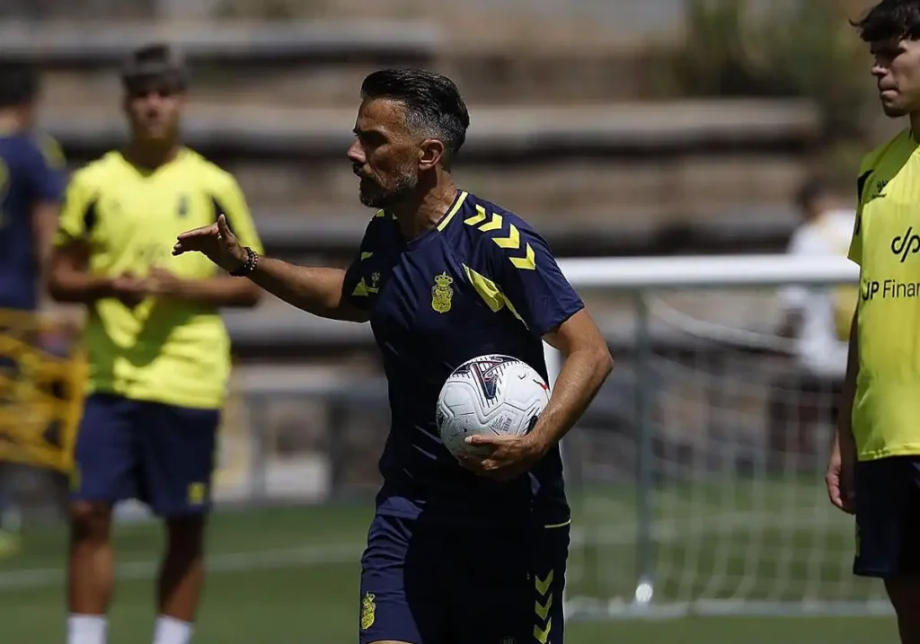 Pretemporada UD Las Palmas 2026: De la Barrera, fichajes y salida de Horkas