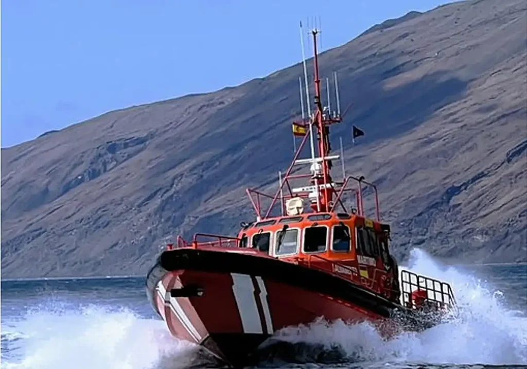 Rescate de 153 migrantes en Lanzarote: ¿qué dice la ley española sobre los desembarcos irregulares?